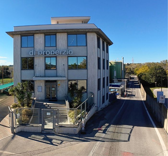 Di Properzio Commerciale Il Gruppo<br />
